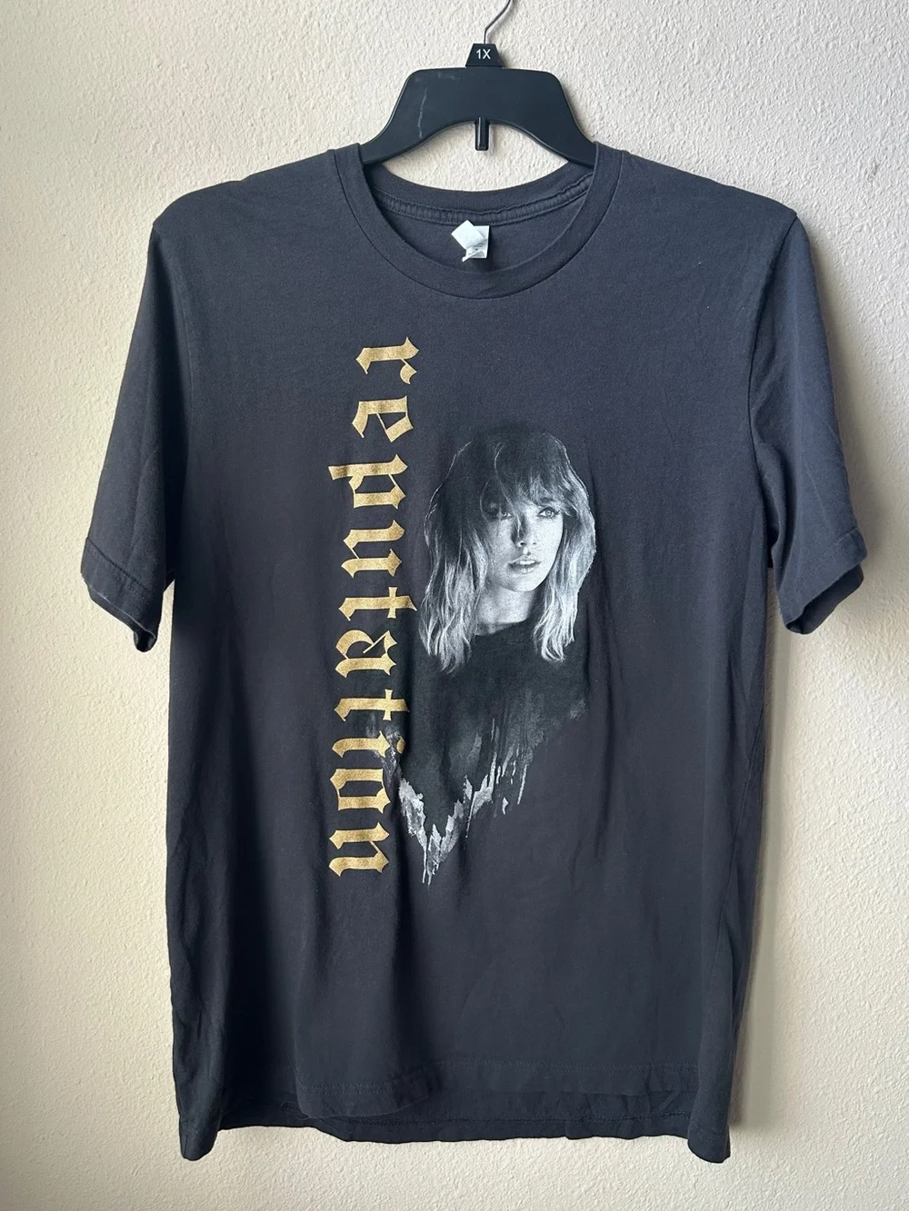 Taylor Swift Reputation Tour Shirt - Picture 1 of 5